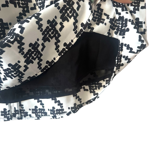 CAbi Black White Houndstooth Sleeveless Blouse Career Work Top Medium - Picture 3 of 6